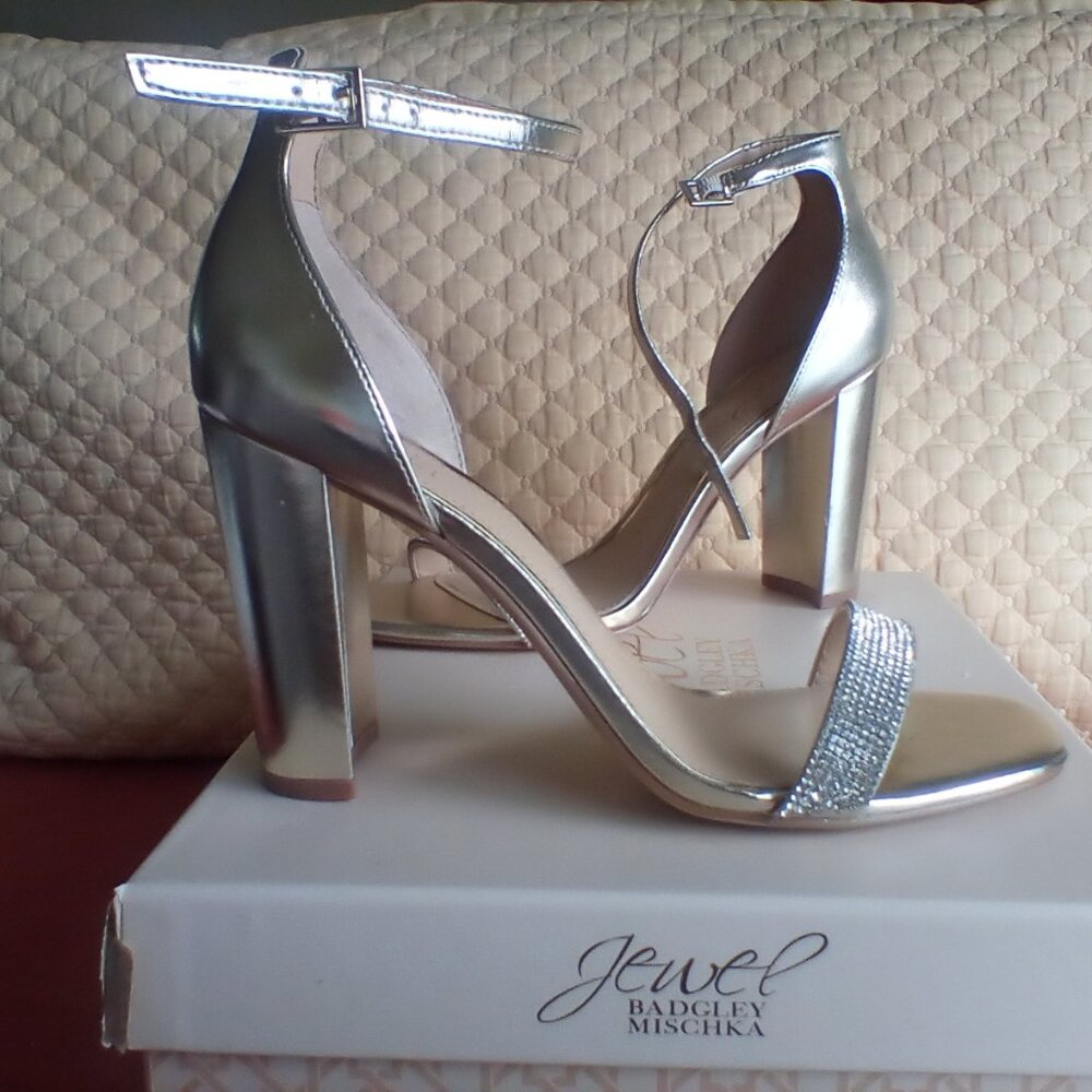 Jewel by Badgley Mischka, stunning